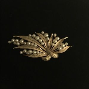 Vintage Trifari brooch